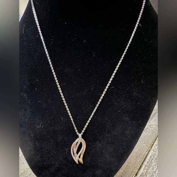 Sterling silver two tone CZ Leaf Pendant & 18” Chain~3.85g Zeghani NWT - Picture 3 of 9